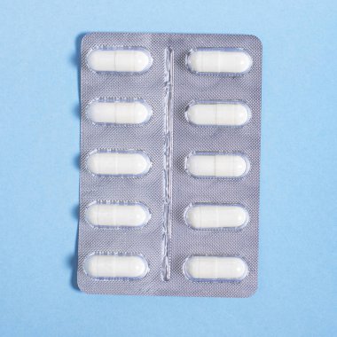 Paket uyuşturucu ile beyaz Kapsüller 