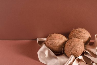 Natürmort, hindistancevizi ve şeritler