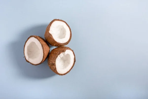 Três metades de coco — Fotografia de Stock