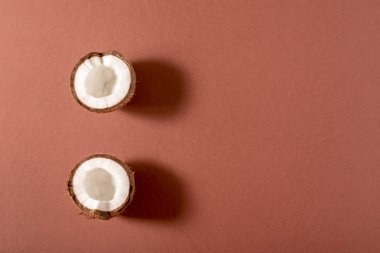 Hindistan cevizi iki yarısı