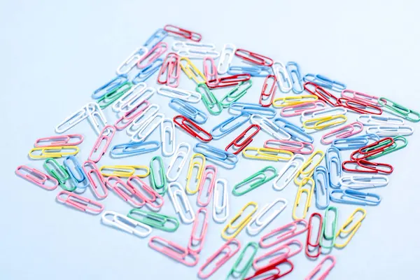 Çok renkli ileti örneği ataç