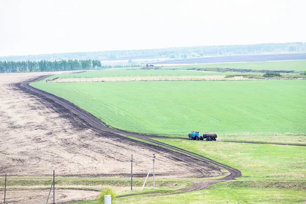 Kırsal bir yolda tır sürmek
