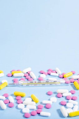 Hap, kapsül ve termometre