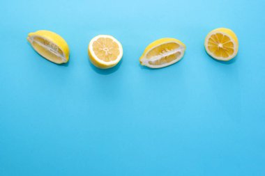 Yarısı sarı limon parçalara