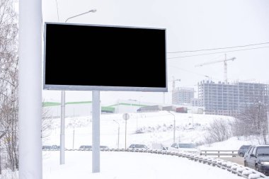 Yolun şehir yanındaki büyük Billboard formu