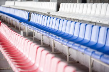 Plastik koltuk boş tribün