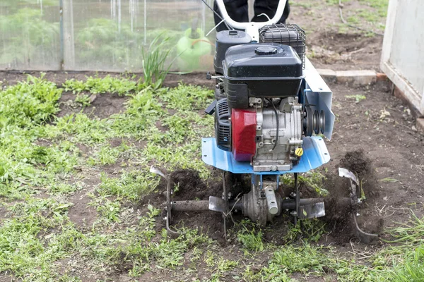 Bilinmeyen Dünya motor blok yardımıyla pulluklar