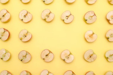 Arka plan Sarı zemin üzerine yarım elma kesme