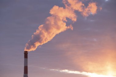 Tuğla Yuvarlak Baca duman geliyor