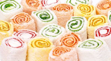 Farklı renklerdeki Türk tatlıları