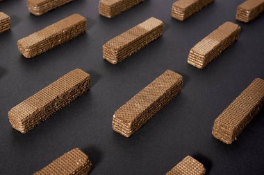 Siyah arka plan üzerine Çikolatalı gofret