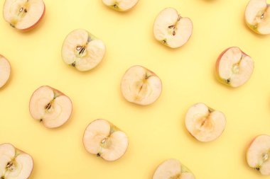 Arka plan Sarı zemin üzerine yarım elma kesme