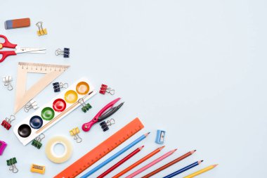 Okula dönelim. Okul için eşyalar