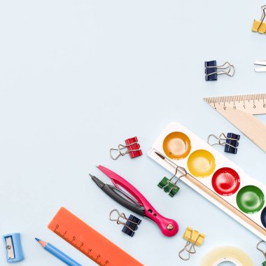 Okula dönelim. Okul için eşyalar