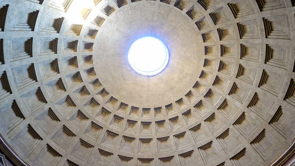 Interieur van de koepel in het Pantheon in Rome, Italië — Stockfoto