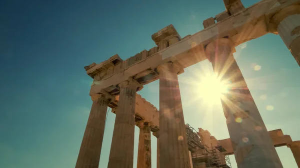 Atina, Yunanistan 'da Acropolis 'te Parthenon güneş ve sütunları Stok Resim