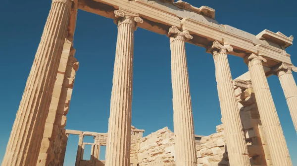 Antike griechische Säulen der Akropolis, Erechtheion-Tempel in Athen, Griechenland lizenzfreie Stockbilder