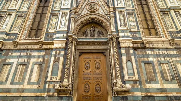 Καθεδρικός Ναός της Φλωρεντίας στην Πιάτσα Ντελ Ντουόμο στη Φλωρεντία, Ιταλία — Φωτογραφία Αρχείου