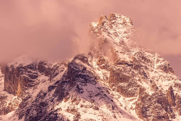 秋の日の出ティトン山脈が雪に覆われています — ストック写真