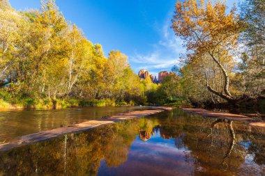 Sedona Arizona yakınlarında katedral kayaların doğal güzellikleri