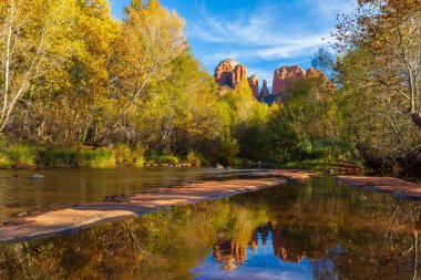 Sedona Arizona yakınlarında katedral kayaların doğal güzellikleri
