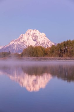 gündoğumu Tetons, doğal bir sonbahar yansıma