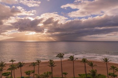 Kaanapali beach Maui Adası boyunca güzel bir gün batımı