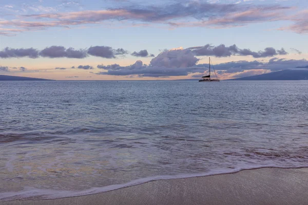 Piękny Zachód Słońca Plaży Waikiki Wyspie Maui — Zdjęcie stockowe