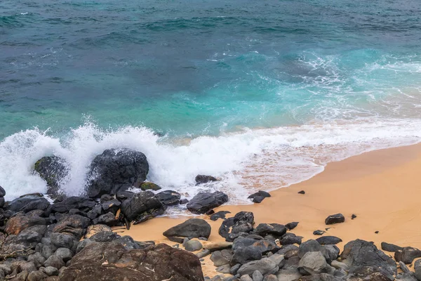 Olas Del Océano Rompiendo Costa Rocosa Maui —  Fotos de Stock