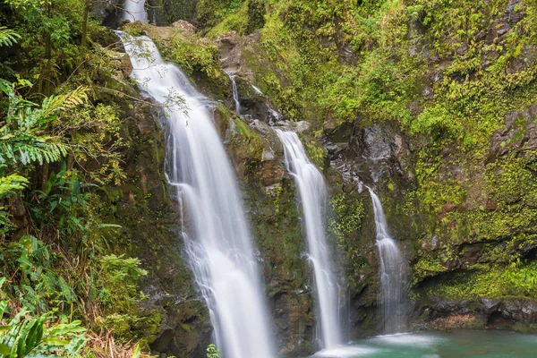 Una Scenografica Cascata Tropicale Sulla Strada Hana Maui — Foto Stock