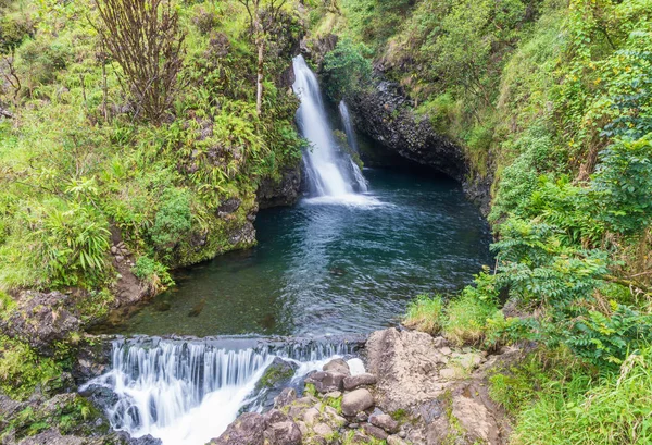 Ein Malerischer Tropischer Wasserfall Auf Dem Weg Nach Hana Maui — Stockfoto