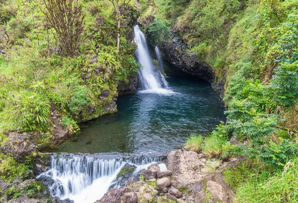 Una Scenografica Cascata Tropicale Sulla Strada Hana Maui — Foto Stock