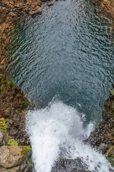 Ett Naturskönt Tropiskt Vattenfall Längs Vägen Till Hana Maui — Stockfoto
