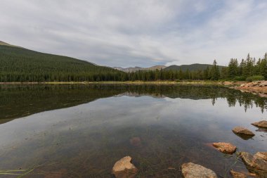 Yaz aylarında Colorado dağların sahne manzara