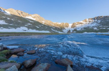 Yaz aylarında Colorado dağların sahne manzara