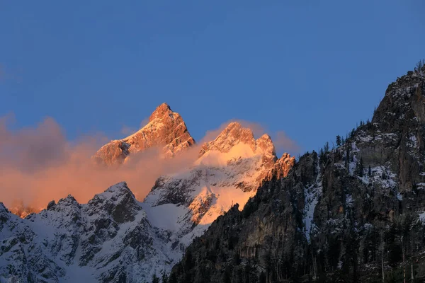 Yakın Bir Yukarı Kar Maskeli Tetons Sonbahar Gündoğumu — Stok fotoğraf