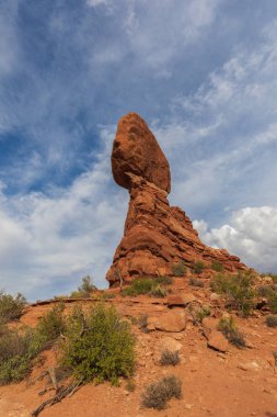 arches Ulusal Parkı Utah içinde doğal dengeli kaya