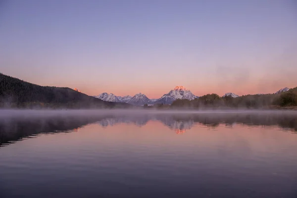 Egy Festői Sunrise Tükre Tetons Ősszel Holt Kanyar — Stock Fotó