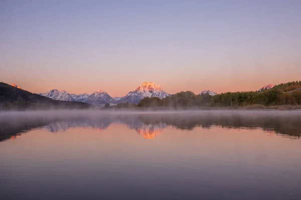 Vacker Soluppgång Speglar Tetons Hösten Från Oxbow Böj — Stockfoto