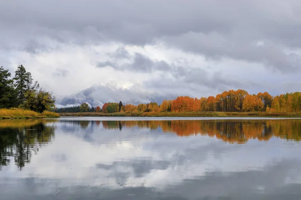 Живописный Пейзаж Отражения Титонах Осенью — стоковое фото
