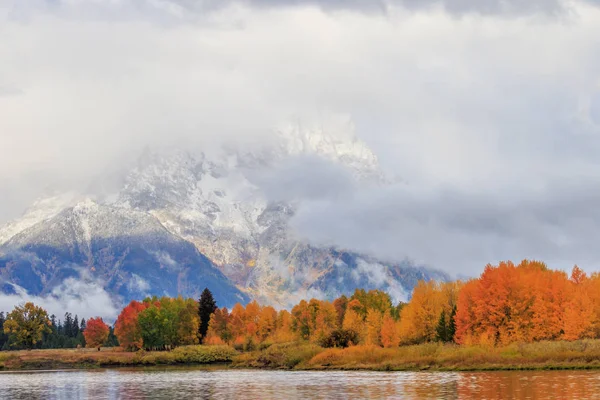 Ett Naturskönt Reflektionslandskap Tetons Hösten — Stockfoto