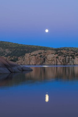 dolunay Prescott Arizona doğal waitron göl üzerinde yükselen üzerinde yükselen