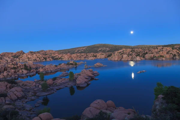 Lua Cheia Subindo Sobre Subindo Sobre Lago Garçom Cênica Prescott — Fotografia de Stock