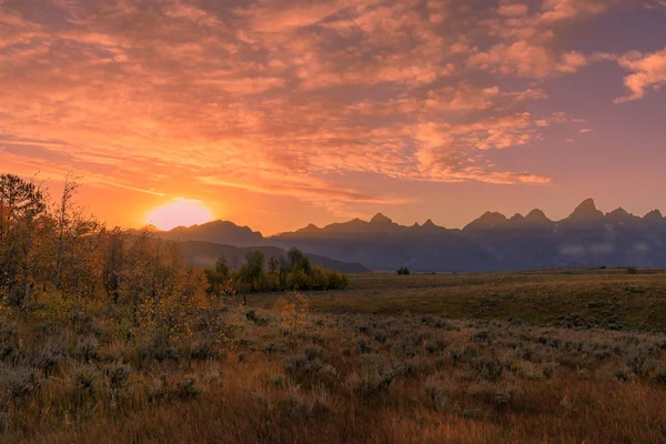 Eine Malerische Sonnenuntergangslandschaft Herbst — Stockfoto