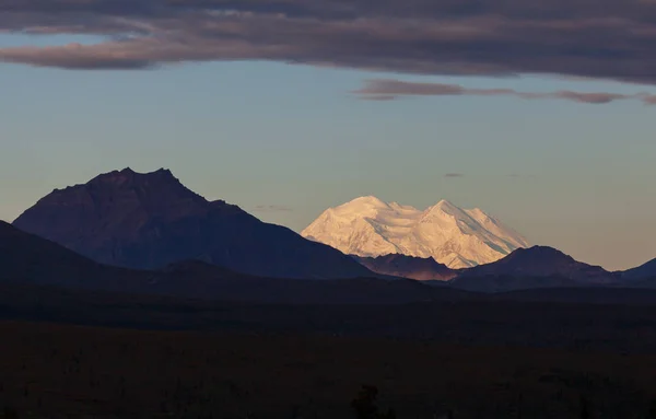 初秋のアラスカ州デナリ国立公園の風光明媚な風景 — ストック写真