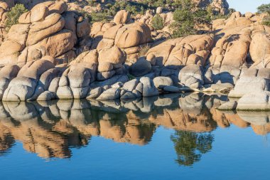 Watson Gölü Prescott Arizona güzel bir sonbahar manzara