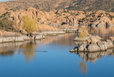 Watson Gölü Prescott Arizona güzel bir sonbahar manzara