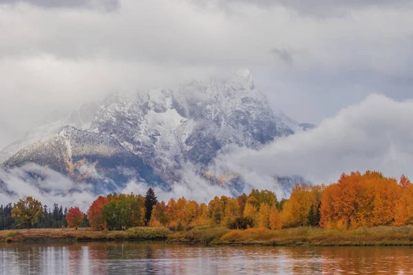 Uma Paisagem Reflexão Cênica Dos Tetons Outono — Fotografia de Stock