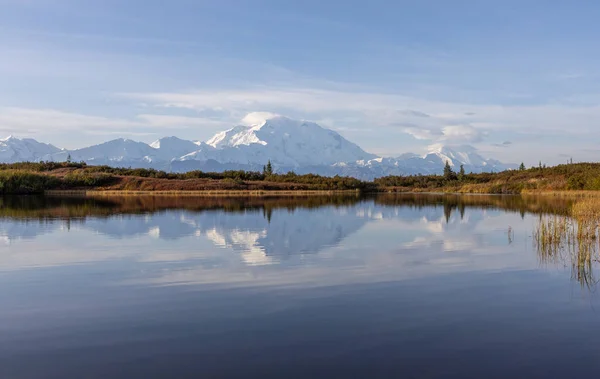 Uma Paisagem Reflexão Cênica Parque Nacional Denali Alasca Outono — Fotografia de Stock