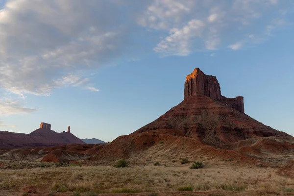 Moab Utah yakınlarındaki Castle Valley 'de manzaralı bir çöl manzarası.